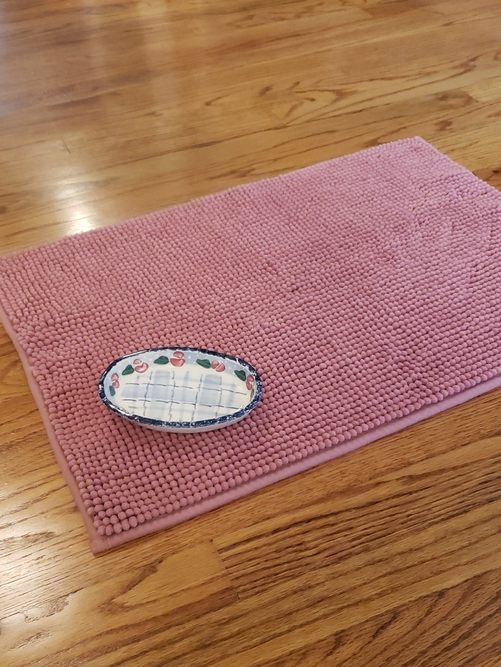 Glazed Pottery Soap Dish With Room Essentials Pink Textured Bath Mat (Set Of 2)